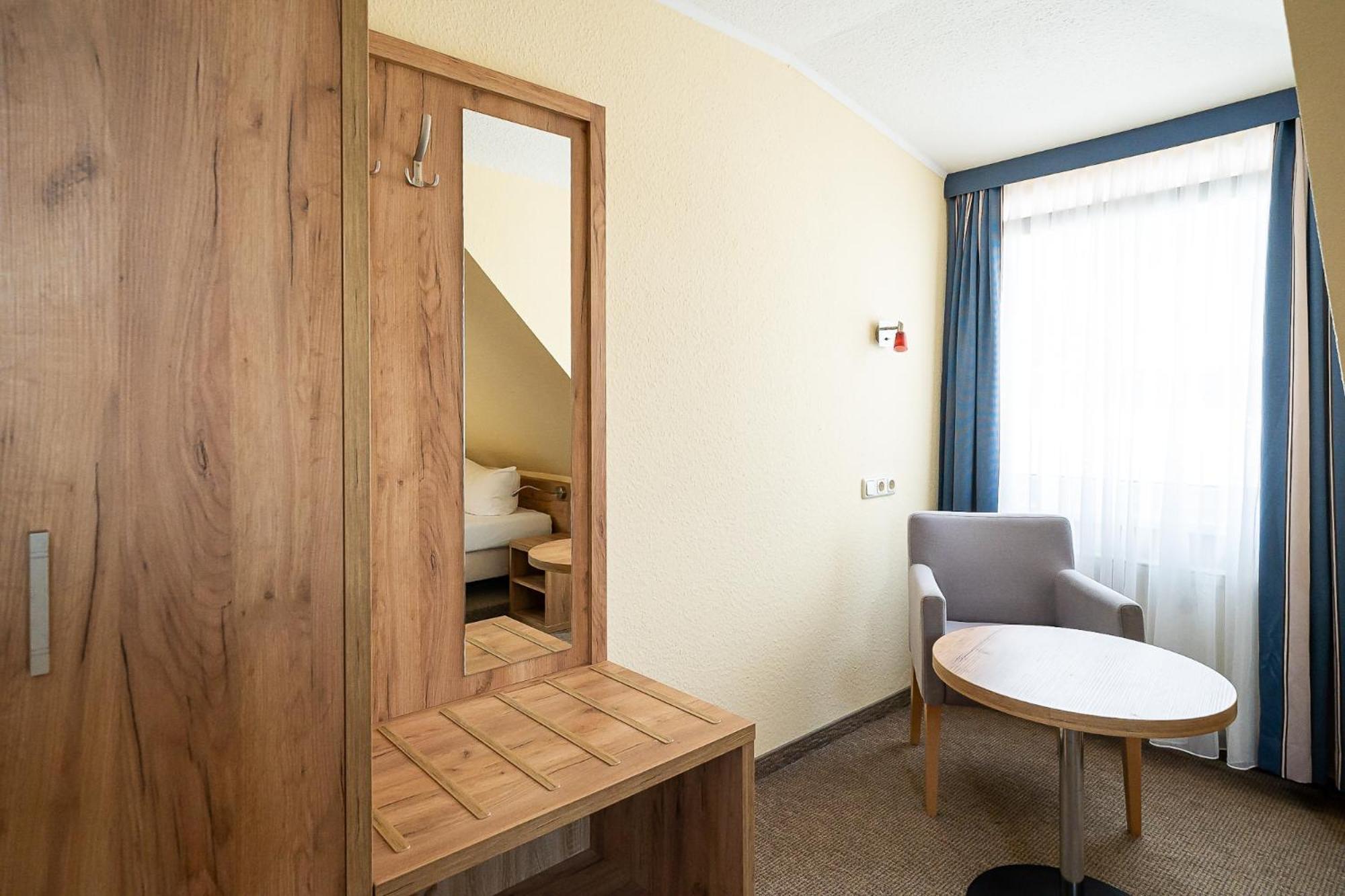 Hotel Sleepbeeone Wilhelmshaven Zewnętrze zdjęcie