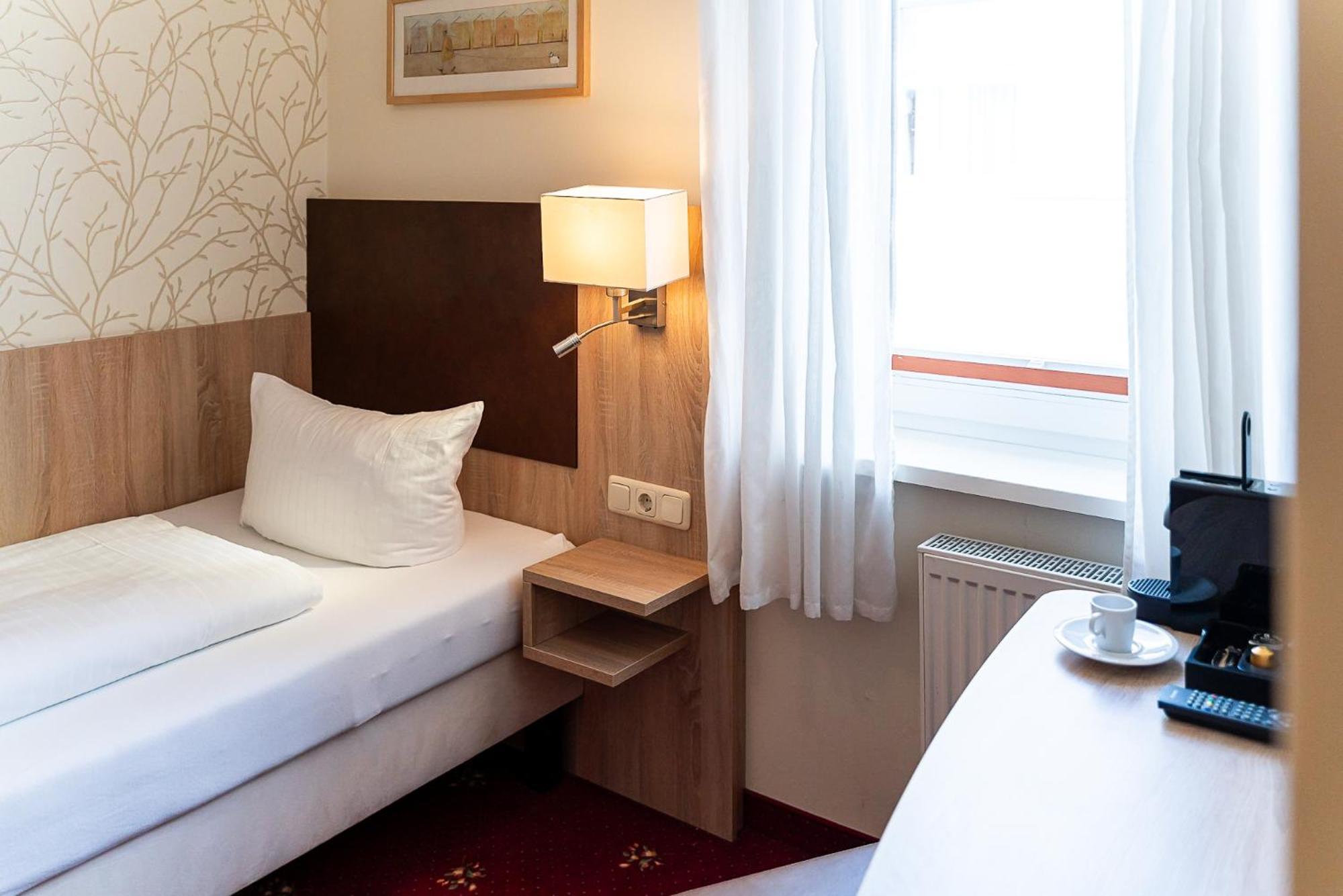 Hotel Sleepbeeone Wilhelmshaven Zewnętrze zdjęcie