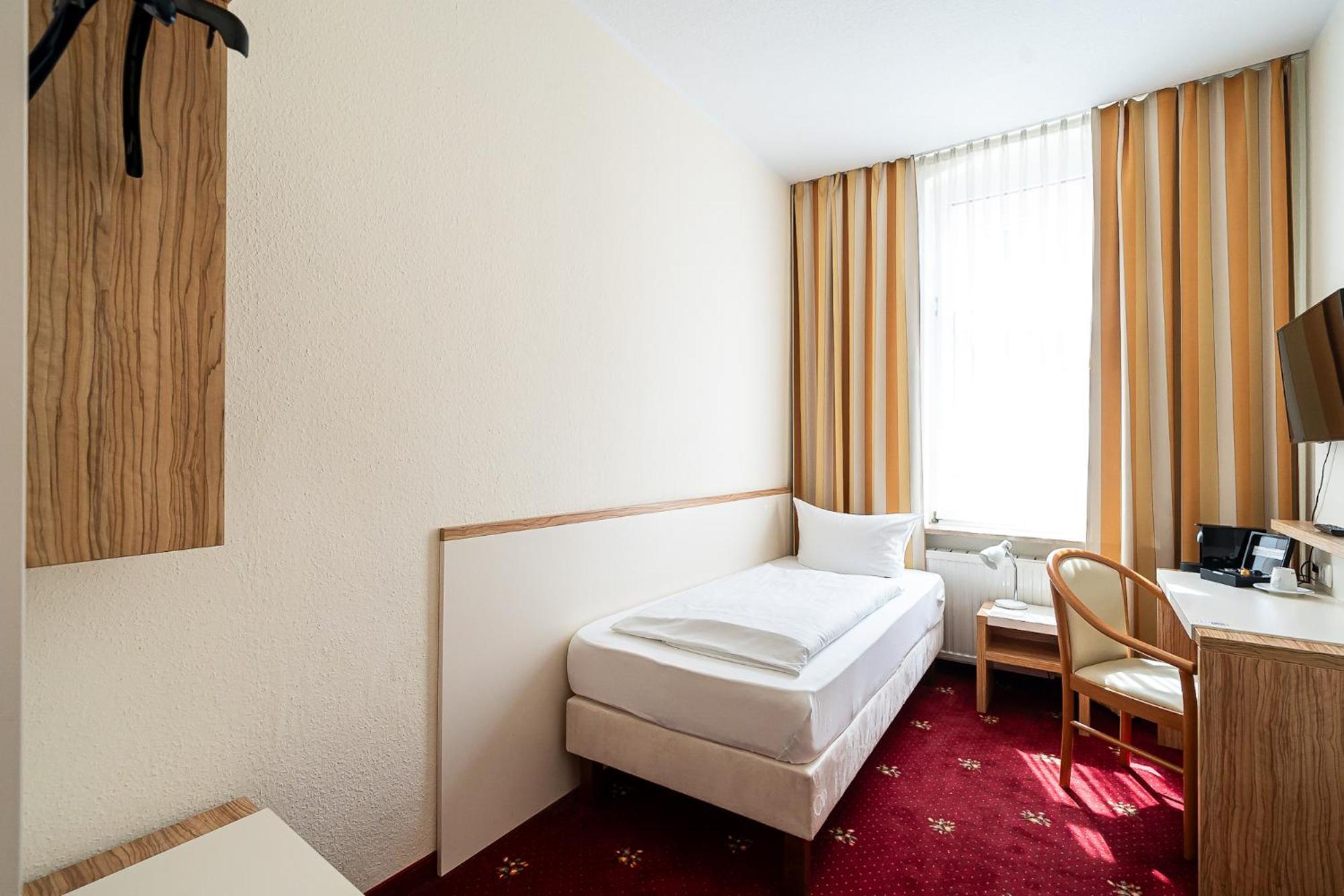 Hotel Sleepbeeone Wilhelmshaven Zewnętrze zdjęcie