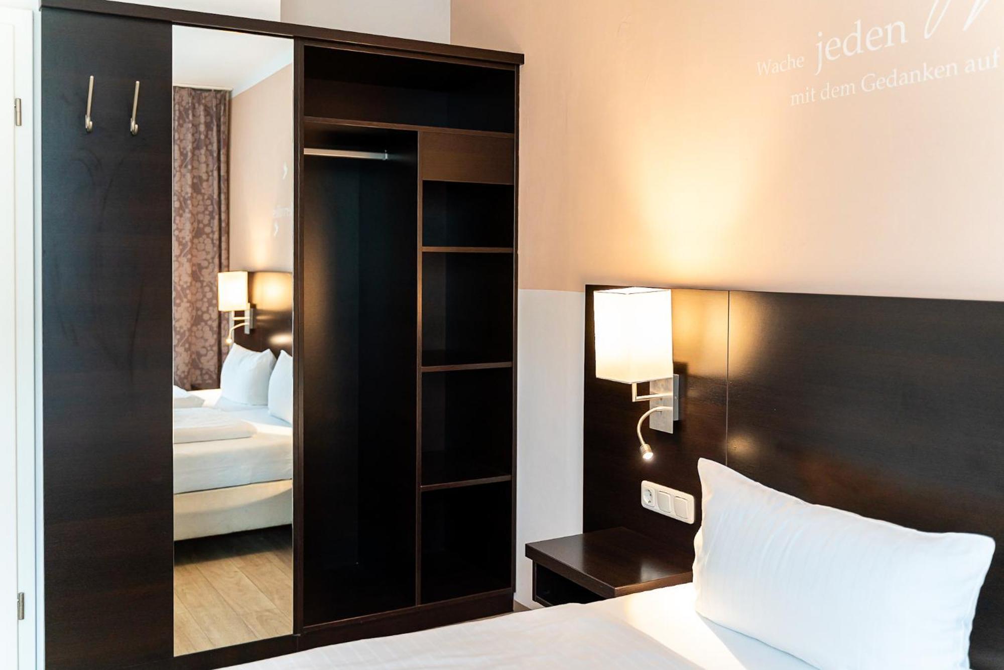 Hotel Sleepbeeone Wilhelmshaven Zewnętrze zdjęcie